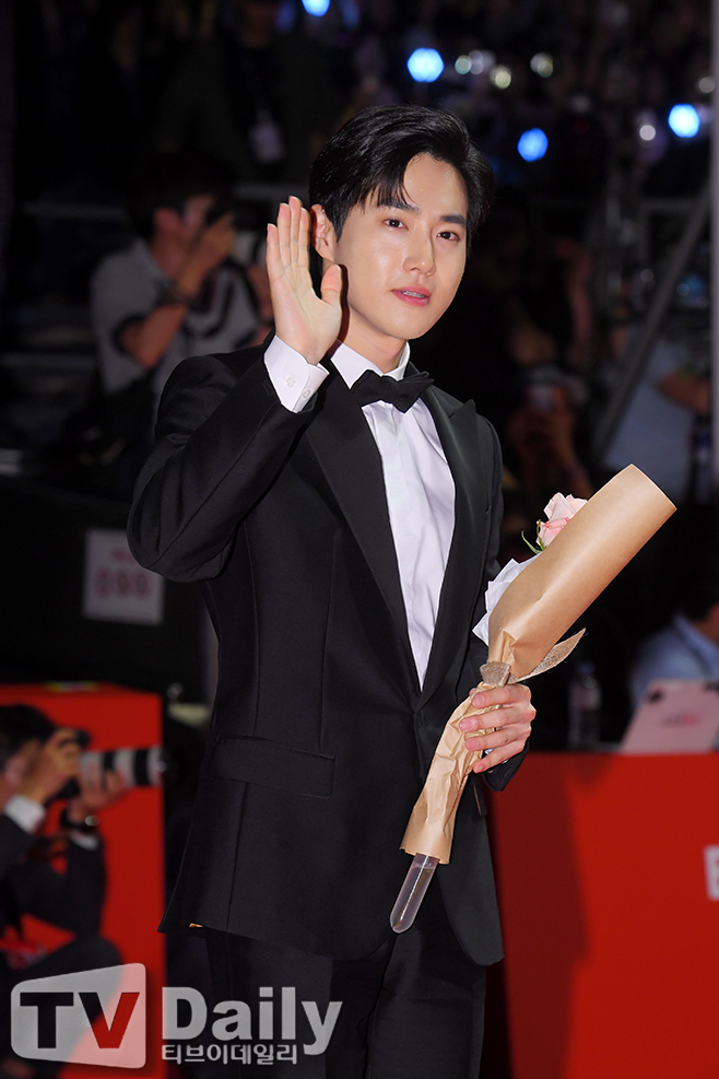 The Red Carpet event was held at the Haeundae District Film Hall in Busan Metropolitan City on the afternoon of the 3rd at the opening ceremony of the 24th Busan International Film Festival.EXO Suho, who attended the opening ceremony of the BIFF, is stepping on the Red Carpet.Actor Kwon Hae-hyo, Lee Dong-hwi, Ryu Seung-ryong, Jin Seon-gyu, Gong Yeo-jeong, Park Myung-hoon, Jang Hye-jin, Tae In-ho, Tae In-seop Suho, Kim Ji-mi, Seo Ji-seok, Lee Yeol-eum, Son Sook Kim Bo-sung, Moon Sung-geun, Kim Kyu-joo, Cho Jin-woong, Um Jung-hwa, Kwon Jung- Yoo Tae-oh Jeon Seok-ho Lee Jun-hyuk Yeom Hye-ran Lee Joo-young Cho Jung-seok Lim Yoon-ah Jung Ha-dam Eugene Cheetah Baek Zin-young (God Seven Jin Young), film director Lim Kwon-taek Jung Il-sung Bongmandae Lee Byung-hun Lee Sang-ho Lee Jang-ho Lee Dong-geun Jeon Gye-keun Lee Sang-keun and others attended the ceremony.BIFF will be held from October 3 to 12 at the Haeundae District Film Hall, Nampo-dong, Jung-gu, and Busan Citizens Park. 303 films invited from 85 countries around the world will be introduced.Opening Ceremony of 24th Busan International Film Festival
