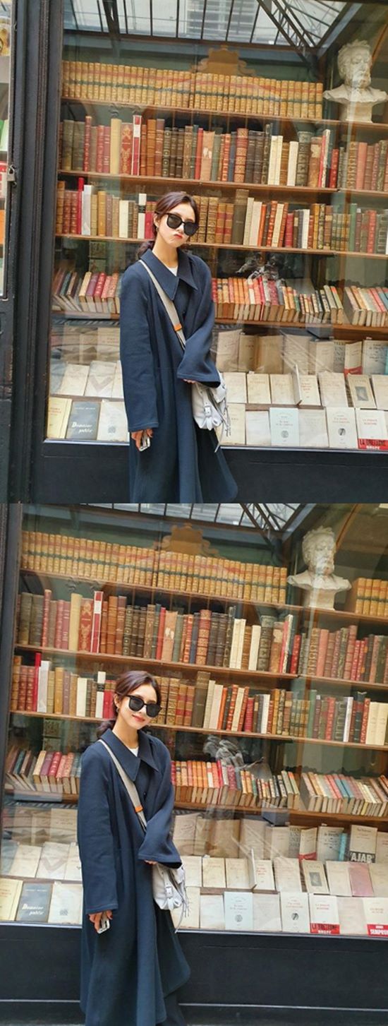 Actor Shin Se-kyung has reported his recent situation.Shin Se-kyung posted a photo on his Instagram account on the 4th.In the photo, Shin Se-kyung poses in front of a bookstore, which attracts attention because she creates Beautiful looks and atmosphere that can not be covered even if she wears sunglass.Shin Se Kyung appeared in MBC drama New Entrepreneur Koo Hae-ryong which last September.Photo: Shin Se-kyung Instagram