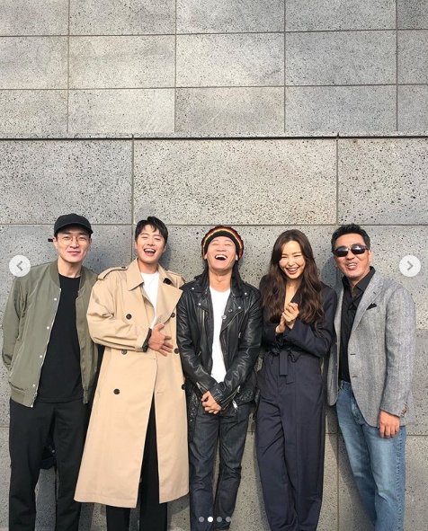 Lee Ha-nui told his SNS on the 4th, Extreme Job Family reunion in Busan!I do not have a body here, but I always have a heart. The photo shows Lee Byung-hun, director of Extreme Job gathered at the 24th Pusan ​​International Film Festival, and Lee Ha-nui, Ryu Seung-ryong.The cheerful atmosphere of those who stand side by side and smile brightly toward the camera catches the eye.Meanwhile, the movie Extreme Job starring Lee Ha-nui was released in January and recorded 16 million viewers.Even after the work ends, Actors and Lee Byung-hun have a steady meeting and show a sticky teamwork.