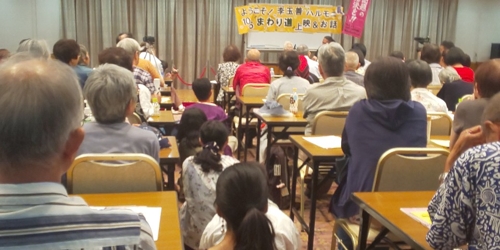 (가와사키=연합뉴스) 5일 오후 가와사키시 에폭나카하라 종합복지센터 대회의실에서 다큐 영화 '에움길'을 관람한 일본인 관객들이 위안부 피해자인 이옥선 할머니의 체험담을 듣고 있다.