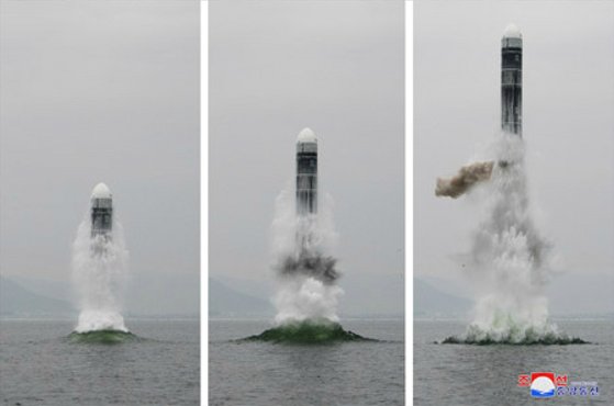 북한이 지난 2일 신형 잠수함발사탄도미사일(SLBM) '북극성-3형'을 성공적으로 시험발사했다고 조선중앙통신이 3일 보도했다. [연합뉴스]
