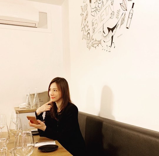 Son Tae-young reveals beautiful routineActor Son Tae-young posted a picture on his Instagram on October 6 with an article entitled Thank you ~ #merci.Photos show Son Tae-young posing cute in a restaurant - an elegant atmosphere captivating Sight.kim myeong-mi
