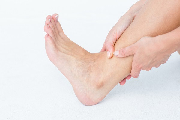 발목에서도 신경이 눌려 찌릿한 증상이 생기는 '발목터널증후군'이 발생할 수 있다./사진=클립아트코리아