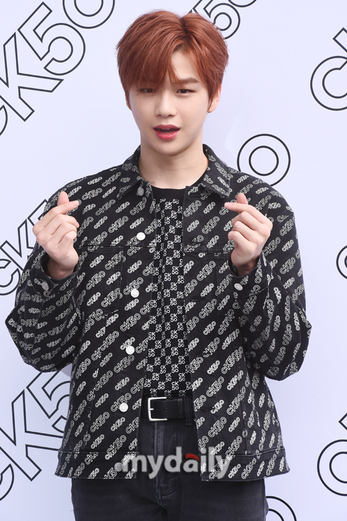 ▲ 강다니엘 '헤어 컬러 바꾸고 비주얼 리즈 경신'