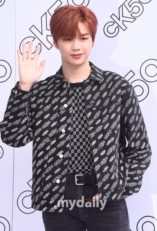 ▲ 강다니엘 '여유로운 미소'