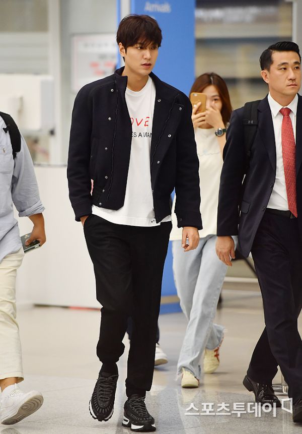 Actor Lee Min-ho is doing Return home via the Incheon International Airport on Friday morning after finishing his overseas schedule.10.07 2019.