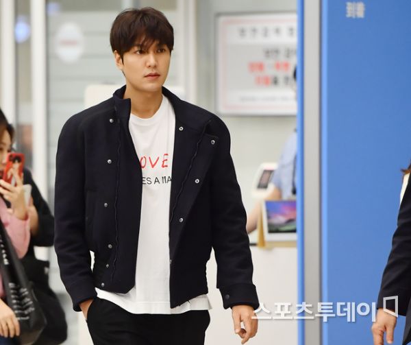 Actor Lee Min-ho is doing Return home via the Incheon International Airport on Friday morning after finishing his overseas schedule.10.07 2019.