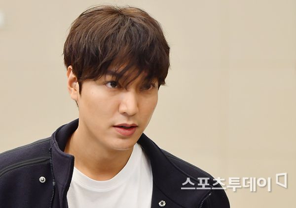 Actor Lee Min-ho is doing a return home via the Incheon International Airport on Friday morning after finishing his overseas schedule. 2019.10.07.