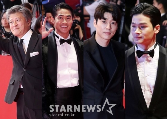 <p>The 24th Busan International Film Festival(BIFF)last 3 days opening after return it did. The opening ceremony with the start of the middle, coming 12 days until Haeundae, Nampo-Dong, etc in a variety of programs can meet.</p><p>Actor Jung Woo-sung and the pattern opening of social positions. The 24th Busan International Film Festival opening declaresto two peoples Declaration to start the festivities started. Society he is Jung Woo-sung is a black suit and bow-tie wearing on the red carpet revealed.</p>