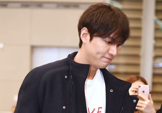 Actor Lee Min-ho returned home via the Incheon International Airport early on Friday after an overseas schedule.Lee Min-ho Entrance