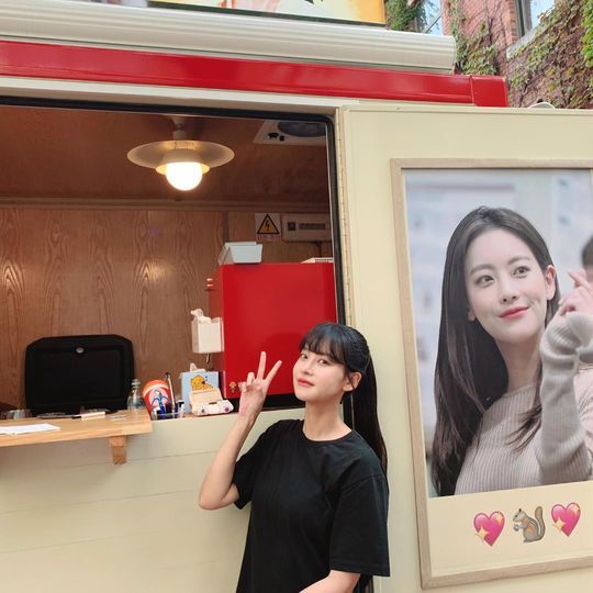 Oh Yeon-seo has been in a bright mood.Actor Oh Yeon-seo posted two photos on his instagram on October 8.The photo shows Oh Yeon-seo posing in front of Coffee or Tea on MBCs new tree drama Humans with Hazards.Oh Yeon-seos beautiful visuals catch the eye.kim myeong-mi