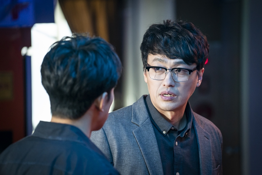 While Vagabond continues its topic of breaking its own highest ratings with its dynamically swirling Kahaani, the anti-war points and questions that pour out as it grows are making viewers sleepless.SBS gilt drama Vagabond (VAGABOND) (playwright Jang Young-chul, director Yoo In-sik / production Celltrion Healthcare Entertainment CEO Park Jae-sam) is an intelligence action melody that uncovers a huge national corruption hidden in the concealed truth of a man involved in the crash of a private passenger plane.As the show continues, Kahaani, who is exciting to attractive characters, and shocking reversals, are getting a favorable response with solid workability.In particular, Vagabond was suddenly in a whirlwind of upheaval, including Cheong Wa Dae, NIS, and John & Mark, who jumped into bidding for the next generation fighter project under the Ministry of National Defense after the fact that Lee Seung-gi was a terrorist attack, not an accident.After the broadcast, I looked at the four questions that have been poured since the disclosure of the car that made the online and overseas infuriated.2. Is Min Jae-sik a shadow of the NIS? What other power is behind it?The NIS shadow in Vagabond has been a person who has been playing a role as a leader by passing various information related to the accident to Jessie Cary (Moon Jung Hee).As the world turned upside down after the last broadcast, Jessie Cary urgently called for shadow, and Min Jae-sik (Jung Man-sik) appeared in front of Jessie Cary.And the civil director tried to kill Chadalgan by using the terrorist group fire, and he showed the NIS shadow mission by reporting the process to Jessie Cary in detail.However, there is a point where Jessie Carry mentioned Shadow that the way of work is quiet and accurate like stealth machines and the personality of Min Jae-sik, which has been seen so far, is somewhat conflicting, and his colleague Kang Ju-cheol (Lee Ki-young), who knows Min Jae-sik well, also asserted that this is not possible without a corner that he believes is smaller than he looks.In addition, Min Jae-sik attacked Gohari (Bae Su-ji), who came to arrest him, and rushed away, and went into a police car sent by someone.Everyone is paying attention to whether Min Jae-sik is really shadowy or where Min Jae-sik is headed by the protection of whom.3. What is the hidden intention of the President and the Prime Minister of the Crocodile and Crocodile Bird?President Jungkook (Baek Yoon-sik) and Prime Minister Hong Soon-jo (Moon Sung-geun) have been together for a long time to remind crocodiles and crocodiles, forming a mutual symbiotic relationship.In particular, Hong Soon-jo is called Hongdosa to Jungkook, and it is indispensable to put out a trick to overcome it every time it is difficult.When Hong Soon-jo revealed to the world that the crash of a civil passenger plane could be a terrorist attack, not an accident due to the disclosure of the car, he said to Jungkook, who is trying to abandon the next-generation fighter bid of John & Mark, Sometimes take the steering wheel.It is good to have a bullet, and it is easy to cut off the tail. They are curious about what desires they have for the next-generation fighter bid, the beginning of all these tragedies, how far they have intervened and how far they know.4. Prince Edward Island Park (Lee Kyung-young), who has been moving quietly, will he start his career on the surface of the water?Prince Edward Island Park is considered another person of interest, making it impossible to guess the inside with quiet movement.Prince Edward Island Park watched the current state of chaos after Cha Dal-geon went to Cheong Wa Dae and disclosure the truth, and questioned the situation with the opposite relaxed comment: Robist does not see weapons and Vic-Fezensac, but person-reports Vic-Fezensac.Also, Lily (Park Ain), who was looking at the dynamics of the car, looked at Prince Edward Island Park, who accidentally discovered, with a hateful expression, I almost became my customer, but I am.It is a very huge son of a bitch. He guessed that the two of them had a bad relationship in the past.Also, Prince Edward Island Park is rushing to solve the case by ordering the NIS to anonymously send a picture that will be the decisive evidence of the intimate relationship between Jessie Cary and Kim Woo-ki.It is noteworthy that he will be on the surface of the water and will show his full-scale action, which has been quietly moved by the attitude of the observer and the curiosity about the identity of Prince Edward Island Park, which is still in many veils.Celltrion Healthcare Entertainment said, The development of the case after the disclosure of Cha Dal-geon is really moving. The future stories are more intense and powerful.We need you to see what inflection points the case will take and go.Netizens are cheering up to the end of the more interesting Vagabond through various SNS and portal sites, a reverse drama beyond the existing reasoning, Sorm!Vagabond Kahaani is chewy, cold eyes, good acting, cool action, and a drama to watch these days, Reversal!Come quickly on Friday. Meanwhile, the 7th episode of Vagabond will be broadcast on October 11th (Friday) at 10 p.m.iMBC Kim Hye-young  Photo Celltron Healthcare Entertainment