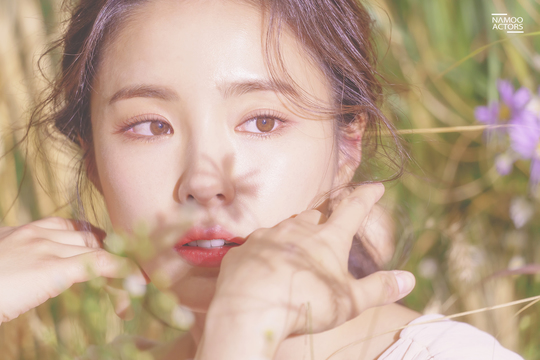 <p>Actor Shin Se-kyung In this autumn Goddess as came back.</p><p>10 9 long wood extract from a magazine High Cut on the cover of Shin Se-kyung of the stills released. The revealed stills from Shin Se-kyung of beautiful visuals and a unique aura much can feel the This item is focused.</p><p>Shin Se-kyung is the ‘artisan’is a title befitting aspect to look for. autumn resembling those deep eyes, Shin Se-kyung made of a strong presence to maximize time. Especially cute dainty pink dress from elegant purple dress up, fashion your own charm as a recording layer of a more perfect pictorial was completed.</p><p>Shin Se-kyung and flowers with a combination of this or other steel, too can not take my eyes away. His face draped in Shadow is a fantastic atmosphere to find, as well as the mysterious charm more than their mind firmly grabs it.</p><p>Especially the shooting at the time, Shin Se-kyung is rich in expressive power that owns the Actor to reply to the expressions and pose freely as for a moment the work on this professional appearance up until it was due. Long time for this shoot despite meticulously monitoring is, of course, a positive attitude with the shooting by the field staff of I found myself admiring it.</p><p>Meanwhile, Shin Se-kyung is the last month to the kind of drama ‘a new building for the spirit’through faith and see the Actor as firmly established itself had. Given destiny by the subjective look and you feel as attractive as his grandparents Cong the and high sink rate to show Shin Se-kyung is sometimes exhilarating catharsis, sometimes dark empathy, and I want stop starring as a competency certified</p>