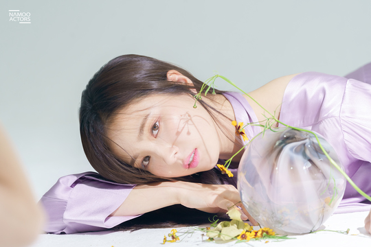 <p>Actor Shin Se-kyung In this autumn Goddess as came back.</p><p>10 9 long wood extract from a magazine High Cut on the cover of Shin Se-kyung of the stills released. The revealed stills from Shin Se-kyung of beautiful visuals and a unique aura much can feel the This item is focused.</p><p>Shin Se-kyung is the ‘artisan’is a title befitting aspect to look for. autumn resembling those deep eyes, Shin Se-kyung made of a strong presence to maximize time. Especially cute dainty pink dress from elegant purple dress up, fashion your own charm as a recording layer of a more perfect pictorial was completed.</p><p>Shin Se-kyung and flowers with a combination of this or other steel, too can not take my eyes away. His face draped in Shadow is a fantastic atmosphere to find, as well as the mysterious charm more than their mind firmly grabs it.</p><p>Especially the shooting at the time, Shin Se-kyung is rich in expressive power that owns the Actor to reply to the expressions and pose freely as for a moment the work on this professional appearance up until it was due. Long time for this shoot despite meticulously monitoring is, of course, a positive attitude with the shooting by the field staff of I found myself admiring it.</p><p>Meanwhile, Shin Se-kyung is the last month to the kind of drama ‘a new building for the spirit’through faith and see the Actor as firmly established itself had. Given destiny by the subjective look and you feel as attractive as his grandparents Cong the and high sink rate to show Shin Se-kyung is sometimes exhilarating catharsis, sometimes dark empathy, and I want stop starring as a competency certified</p>