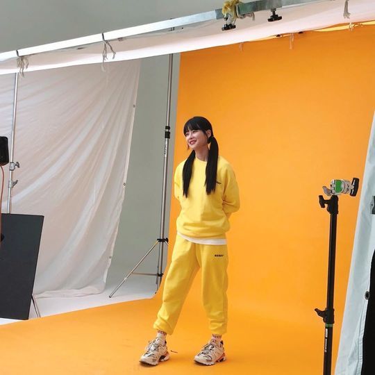 Oh Yeon-seo has revealed a cute recent situation.Oh Yeon-seo released a photo of her on October 10 wearing a yellow tracksuit on her Instagram.Oh Yeon-seo, who seems to have been taken during the photo shoot, is making a bright smile with his head on his head.On the other hand, Oh Yeon-seo finds the house theater with the new drama The Humans with Hazards of November MBC.Oh Yeon-seo is a romantic comedy drama about the process of overcoming the prejudice of a woman with a hateful woman and a man with an obsession with appearance, and a defect.pear hyo-ju