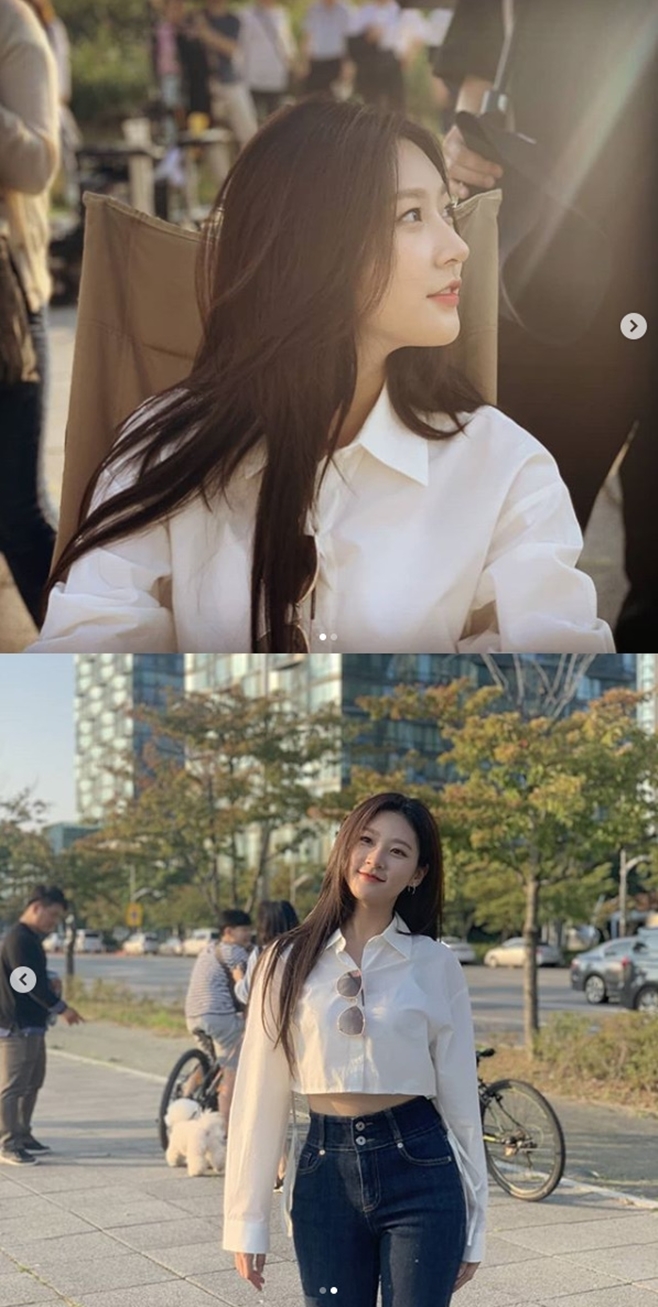 Actor Kim Sae-ron has reported on the current situation through SNS.Kim Sae-ron recently posted two photos on his SNS, saying it is autumn.Kim Sae-ron in the open photo is looking somewhere in the background of sunlight.In another photo, Kim Sae-ron, who is wearing a shirt with a light belly and smiling, attracted attention.Kim Sae-ron recently attended the production presentation of the TV Chosun Sunday drama Leverage: Records of the Grand HistorianFalsify (playwright Min Ji-hyung and director Nam Ki-hoon) at the Ramada Hotel in Sindorim, Guro-gu, Seoul.Leverage: Records of the Grand HistorianFalsify is a re-born as the best record of the Grand Historian strategist in Koreas top elite insurance inspectors, and Taejun (Lee Dong-gun) is united with the best players in each field to catch the real bad guys playing on the law, It is a full-fledged definition caper drama that pays back to the cords of the Grand Historian.Kim Sae-ron plays the role of a thief from a national fencing player.Leverage: Records of the Grand HistorianFalsify is scheduled to be broadcast on the 13th.