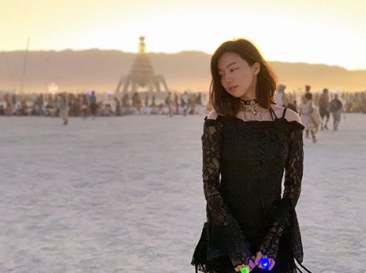 Actor Ha Yeon-joo showed off her mysterious charmHa Yeon-joo posted a picture on his Instagram on the 10th. Ha Yeon-joo in the public photo is in the desert.Ha Yeon-joo poses in a black see-through dress, with Yushuis wet eyes and elegant vibes adding to her mysterious charm.Meanwhile, Ha Yeon-joo appeared in the recently released KBS 2TV drama Left Hands Wife.Photo: Ha Yeon-joo SNS