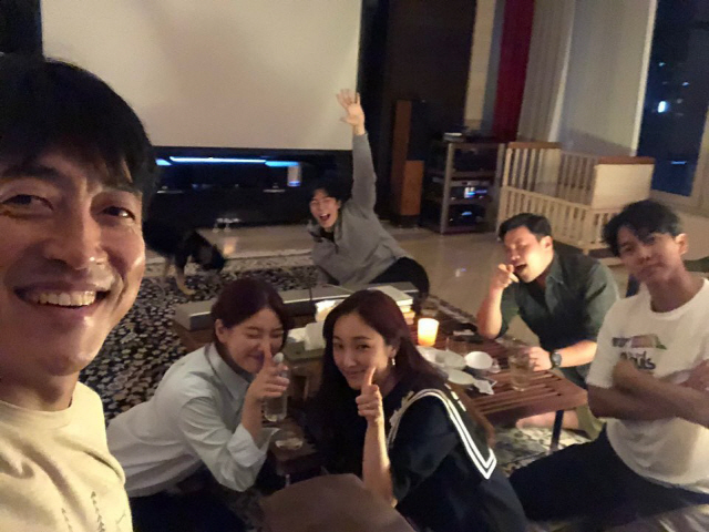 The Vagabond Actors united in one place.Shin Sung-rok wrote on his Instagram account on Wednesday: We are preparing to watch the group with a win-win invitation, too, this Actor.I posted several photos with the article Vagabond please use the main room. The photo shows Bae Suzy, Shin Sung-rok, Jang Hyuk Jin, Shin Seung Hwan and Park Ain who gather at Lee Seung-gis house and have a good time.Actors gathered in one place wait for Vagabond shooter and create a cheerful atmosphere.Meanwhile, SBS gilt drama Vagabond is broadcast every Friday and Saturday at 10 pm.