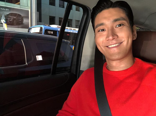 Actor and singer Choi Siwon has been working with bright Smile.On the 11th, Choi Siwon posted a picture and article on his instagram.The photo shows Choi Siwon smiling brightly and taking a selfie in the car.The group Super Junior, which Choi Siwon belongs to, will hold a solo concert SUPER JUNIOR WORLD TOUR - SUPER SHOW 8 (Super Junior World Tour - Super Show 8) at the Seoul Olympic Games One KSPODOME (Gymnastics Stadium) from October 12th to 13th.Choi Siwon debuted in 2005 with Super Junior regular album Super Junior 05.