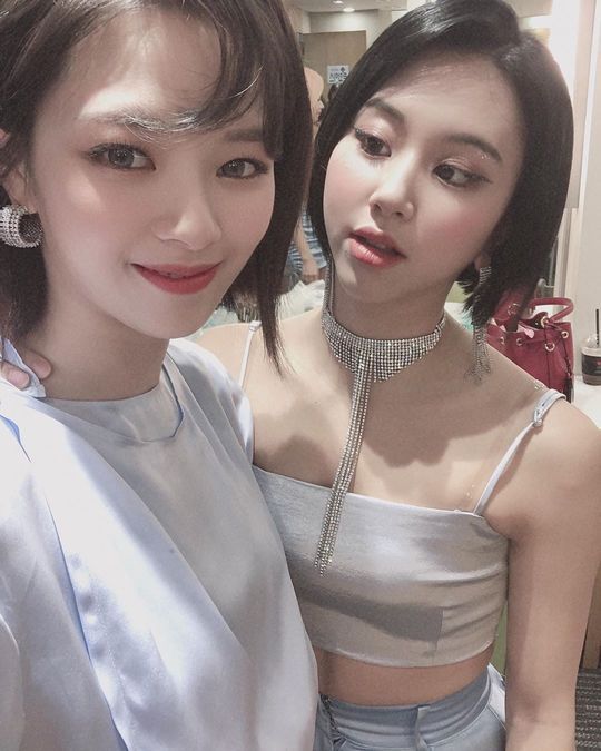 Jingyeon posted a photo of TWICE activityGroup TWICE member Jeongyeon uploaded five photos to the official Instagram on October 10 with the phrase Special Activity.In the photo, Jingyeon boasts warm visuals with its members, especially sharing group photos with Boycott Mina in this activity, which thrilled fans.han jung-won