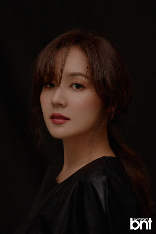 Actor Eugene has released her husband Ki Tae-young and Love Story.In a recent photo shoot with Bnt, Eugene said, I do not have such a person at first sight. When I meet, I talk and know each other, I see if I am a person who can marry.If his thoughts and values ​​are right, he said.He said, Thank you for the secret of a happy marriage that many people will wonder about. He smiled happily, saying, I am grateful for my good husband and beautiful children.He said he was sorry for the fans who wanted to see their activities reduced after marriage, and he said he wanted to focus more on acting when children grow up.He also said that he was communicating with his fans through Instagram. He added that he was burdened with the news every time he was reported.He is a bright and active personality, and he said he hates being at home, so he has a job that can work and raise children.The goal is to balance family life and work well, he said.He introduced the independent film Paper Flower, which was a screen return for 10 years, as a film about Hope that Flows in Desperation. I read it without thinking that it was boring even though it was calm.I thought I wanted to try it, and it was really warm and good. It was very good for me to say that Ahn Sung-ki was appearing. I thought it was hard for me to say breath, even the Acting.But I was so comfortable and good at talking when I was waiting, and I was so comfortable that I was able to enjoy it. When asked about his plans for his activities, which he was in the MBC entertainment Money for Studying?, he said, I would like to continue if MC gets a good chance because of his tendency.The genres I want to challenge include romantic comedy, action, and thriller that I usually enjoy.He was 23 years old and he looked back at his debut and laughed, I think he was really young at a young age.I have become sympathetic to the words of adults who say, I like when I am young. After asking about the secret, I said, First of all, I do not do anything bad to my body.He said that its good for skin care just by not drinking or smoking.