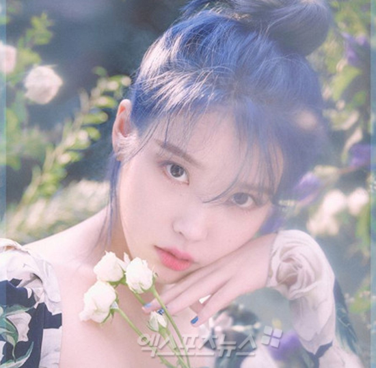 The IU launched a full-fledged comeback signal.On the 11th, IU official Instagram posted a concept photo with a message called 5th mini album # Lovepoem.The concept photo IU is staring at the camera with a mysterious expression. The concept photo, which announces that it has entered a full-scale comeback schedule, is attracting the attention of the fans.On the other hand, the IU Tour Concert Love, Poem (Love, Poem) Gwangju, which will be held in November, attracted attention by recording all-seat sales at the same time as the start.Ticketing for the IU Tour Concert Love, Poem (Love, Poem) Gwangju area, which was held through Melon tickets on the 7th, sold out in one minute at the same time as opening.The IU started its first tour concert at Gwangju, which was the most responsive of the last tour.In addition, thanks to the support of the fans, this time, the show has increased to two performances, but this time it proved the performance ticket power with high speed.IU, which succeeded in transforming its acting into Jang Man-wol of TVN drama Hotel Deluna this year, will visit fans with tour concerts in Gwangju, Incheon, Busan and Seoul following last years 11th anniversary fan meeting.In December, we will expand our reach to Asia and will meet overseas fans on overseas tours such as Taipei, Singapore, Manila, Kuala Lumpur, Bangkok and Jakarta.