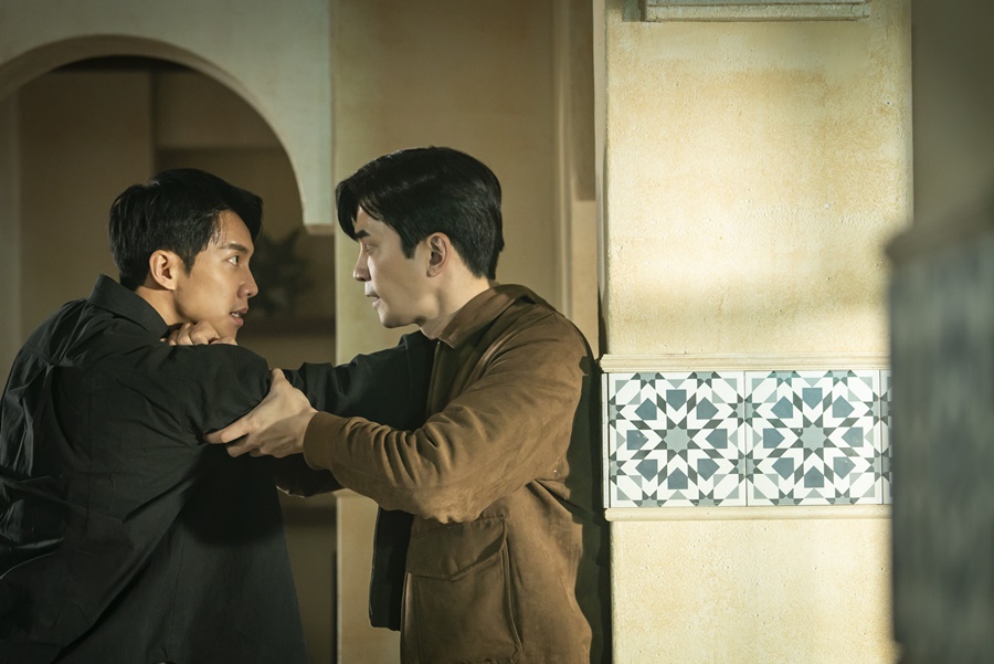 Two men, Lee Seung-gi and Shin Sung-rok, who are too different from Vagabond, show Inevitably Girls Two Shots.SBS gilt drama Vagabond (VAGABOND) (playwright Jang Young-chul, director Yoo In-sik / production Celltion Healthcare Entertainment CEO Park Jae-sam) is an intelligence action melody that uncovers a huge national corruption hidden in the concealed truth of a man involved in the crash of a civil-port passenger plane.In particular, the reality behind the accident and the truth of their conspiracy gradually revealed its reality, and the company has been on the verge of development, recording the highest audience rating of 13.07 percent (based on the Nielsen Korea metropolitan area) in the past seven episodes.Above all, in the last seven episodes, NIS agents who received an anonymous report from Edward Park (Lee Kyung-young) were shown to gather strength in earnest to arrest Jessica Lee (Moon Jung-hee) and Kim Ip (Jang Hyuk-jin) who were convinced that they were behind the accident.In particular, Lee Seung-gi, who was tipped by Gohari (Baeji), secretly followed NIS agents to Morocco to jump into Kim if arrest alone, and finally thrilled with the decisive ending that led to one-on-one encounter with Kim if.In this regard, the 8th episode of Vagabond, which will be broadcast at 10 p.m. on the 12th (tonight), contains the intense first face-to-face where Lee Seung-gi and Shin Sung-rok are holding each others necks and exploding the fight.In the drama, Cha Dal-gun, Gohari, and Kitaoong gathered together with the NIS members, and Cha Dal-gun and Kitaoong caused extreme confrontation for some reason.Gitaewong holds his wrist as if he is trying to stop the action he is trying to do, and he shoots such a taewong with intense eyes.And the two men who do not want to lose are tangled and the situation is unfolding.In particular, while the former broadcast has learned about the existence of a chadal gun searching around Kim if hideout through drones, attention is being paid to what kind of action the chadal gun, which is the one that will lead the emotion and action first, is always being taken.In addition, Lee Seung-gi and Shin Sung-roks neck-witted two-shot scene was filmed at a set of original sets in Paju, Gyeonggi Province.Lee Seung-gi and Shin Sung-rok, who usually boast of thick friendship, laughed at the scene as soon as they met and asked each others regards and talked about the storm for a long time.But when I heard the sound of the shot, I focused on my feelings and grabbed my emotions, and then spread a bloody fight with a 180-degree suddenly, freezing the scene in an instant.After the filming, the two went back to their best friend mode, where they were not together again, cheering each other and cheering each other.The first face-to-face between Lee Seung-gi and Shin Sung-rok, which many viewers had been waiting for, has finally come true, said Celltrion Healthcare Entertainment, a production company. The fun of watching and comparing two men with different charisma will also be another point of interest in Drama.Netizens will be able to use various SNS and portal sites to Lee Seung-gi - Shin Sung-rok fireworks!I am looking forward to today,  Lee Seung-gi - Shin Sung-rok Fighting! , Two shots are bloody.I am going to use it today, and Vagabond honey jam of reversal .Meanwhile, the 8th episode of SBSs Drama Vagabond will air at 10 p.m. on the 12th (tonight).iMBC  Photo Celltrion Healthcare Entertainment