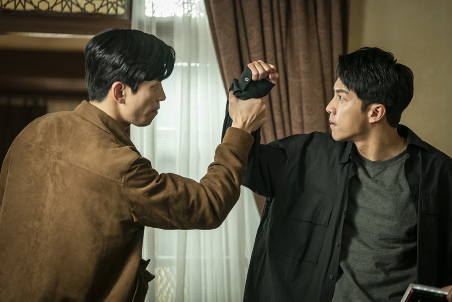 Two men, Lee Seung-gi and Shin Sung-rok, who are too different from Vagabond, show Inevitably Girls Two Shots.SBS gilt drama Vagabond (VAGABOND) (playwright Jang Young-chul, director Yoo In-sik / production Celltion Healthcare Entertainment CEO Park Jae-sam) is an intelligence action melody that uncovers a huge national corruption hidden in the concealed truth of a man involved in the crash of a civil-port passenger plane.In particular, the reality behind the accident and the truth of their conspiracy gradually revealed its reality, and the company has been on the verge of development, recording the highest audience rating of 13.07 percent (based on the Nielsen Korea metropolitan area) in the past seven episodes.Above all, in the last seven episodes, NIS agents who received an anonymous report from Edward Park (Lee Kyung-young) were shown to gather strength in earnest to arrest Jessica Lee (Moon Jung-hee) and Kim Ip (Jang Hyuk-jin) who were convinced that they were behind the accident.In particular, Lee Seung-gi, who was tipped by Gohari (Baeji), secretly followed NIS agents to Morocco to jump into Kim if arrest alone, and finally thrilled with the decisive ending that led to one-on-one encounter with Kim if.In this regard, the 8th episode of Vagabond, which will be broadcast at 10 p.m. on the 12th (tonight), contains the intense first face-to-face where Lee Seung-gi and Shin Sung-rok are holding each others necks and exploding the fight.In the drama, Cha Dal-gun, Gohari, and Kitaoong gathered together with the NIS members, and Cha Dal-gun and Kitaoong caused extreme confrontation for some reason.Gitaewong holds his wrist as if he is trying to stop the action he is trying to do, and he shoots such a taewong with intense eyes.And the two men who do not want to lose are tangled and the situation is unfolding.In particular, while the former broadcast has learned about the existence of a chadal gun searching around Kim if hideout through drones, attention is being paid to what kind of action the chadal gun, which is the one that will lead the emotion and action first, is always being taken.In addition, Lee Seung-gi and Shin Sung-roks neck-witted two-shot scene was filmed at a set of original sets in Paju, Gyeonggi Province.Lee Seung-gi and Shin Sung-rok, who usually boast of thick friendship, laughed at the scene as soon as they met and asked each others regards and talked about the storm for a long time.But when I heard the sound of the shot, I focused on my feelings and grabbed my emotions, and then spread a bloody fight with a 180-degree suddenly, freezing the scene in an instant.After the filming, the two went back to their best friend mode, where they were not together again, cheering each other and cheering each other.The first face-to-face between Lee Seung-gi and Shin Sung-rok, which many viewers had been waiting for, has finally come true, said Celltrion Healthcare Entertainment, a production company. The fun of watching and comparing two men with different charisma will also be another point of interest in Drama.Netizens will be able to use various SNS and portal sites to Lee Seung-gi - Shin Sung-rok fireworks!I am looking forward to today,  Lee Seung-gi - Shin Sung-rok Fighting! , Two shots are bloody.I am going to use it today, and Vagabond honey jam of reversal .Meanwhile, the 8th episode of SBSs Drama Vagabond will air at 10 p.m. on the 12th (tonight).iMBC  Photo Celltrion Healthcare Entertainment