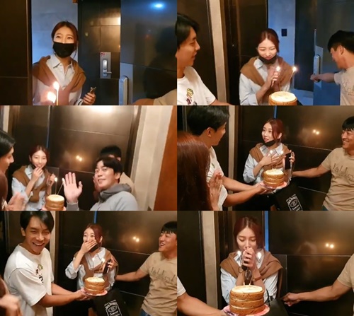 Actor Bae Suzy happy for surprise birthday partyOn the 11th, Bae Suzy posted a video on his instagram saying, It was a surprise birthday party, I was impressed.But I definitely said Vagabond, so I went to see Harrys clothes. Why did I just... Gohari... # Unjust # Clothes # I was trying to get out of the carrier. # Comment.In the released video, Vagabond Actors, including Lee Seung-gi and Shin Sung-rok, are giving a surprise birthday party to mark Bae Suzys birthday.Lee Seung-gi holds a cake as the head, and Jang Hyuk-jin opens the door to Bae Suzy, while other Actors applaud and celebrate Bae Suzys birthday.Bae Suzy is surprised and impressed by the smile.