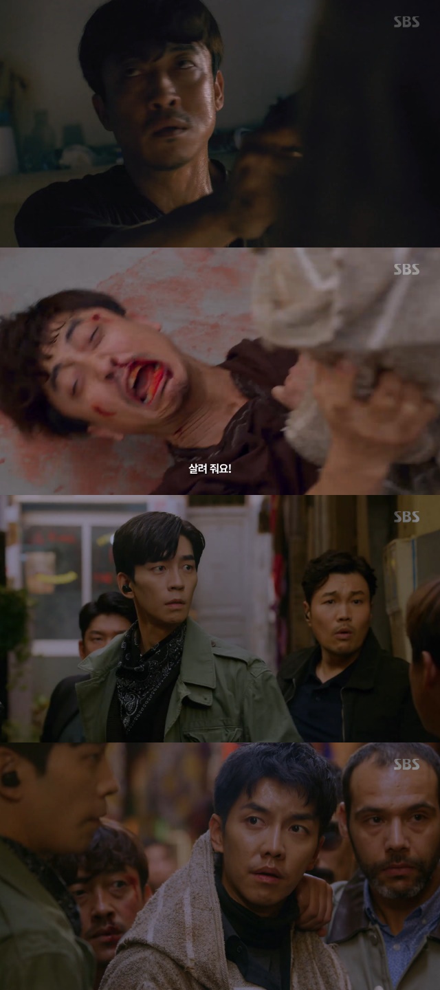 Vagabond Lee Seung-gi, who caught Jang Hyuk-jin as Body...face to face with Shin Sung-rok Lee Seung-gi and Shin Sung-rok face each other for the first time.In the 8th episode of SBS gilt drama Vagabond (playplayplay by Jang Young-chul, Jung Kyung-soon/directed by Yoo In-sik), which was broadcast on October 12, Lee Seung-gi caught Kim Woo-ki (played by Jang Hyuk-jin) with his bare body.The NIS drones discovered a place where Kim U-gi was supposed to be hiding. When he saw Kim U-gi pointing a gun at him, he said, Can we just say Korean?Mr. Kim, he said.Cha Dal-gun fought and overpowered Kim U-gi, when local Moroccan police officers stormed in and arrested Cha Dal-gun and Kim U-gi.Gi Tae-woong (Shin Sung-rok), who arrived late, found the two.Gi Tae-woong was asked, Why are you here? Who sent you? And Cha Dal-geon confronted, I came to my money to catch the man who killed my nephew, but is there a problem?Lee Ha-na