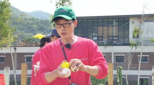 On SBS Running Man to be broadcast on the 13th, the Daughter fool aspect of Yoo Jae-Suk is revealed.In the recent recording, the members obtained their own props and conducted missions.The members have been able to get various items that are favorable to the mission, and Yoo Jae-Suk, who was looking at it, said, This is Na-euns favorite.Two different things, he said, attracting attention by coveting toy props that Ji Suk-jin had saved.In addition, Yoo Jae-Suk ran faster than anyone and took up toy props for his daughter Na-eun after Ji Suk-jins mission challenge.His appearance of collecting toy props without forgetting until the end of the shooting is not an entertainer, Yoo Jae-Suk, but an officials message that he caught the eye by confirming the appearance of his father Yoo Jae-Suk and Daughter Fool Yoo Jae-Suk.Meanwhile, Running Man, which was conducted as an all-location in Anyang, Gyeonggi Province, will be broadcast at 5 pm on the 13th.