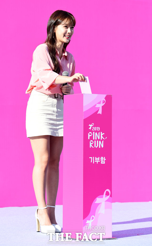 The Pink Run competition, hosted by AMOREPACIFIC and hosted by the Korea Breast Health Foundation, is held 19 times this year and is held every year in five regions nationwide to provide useful information on breast health care and to inform the importance of early breast cancer screening.