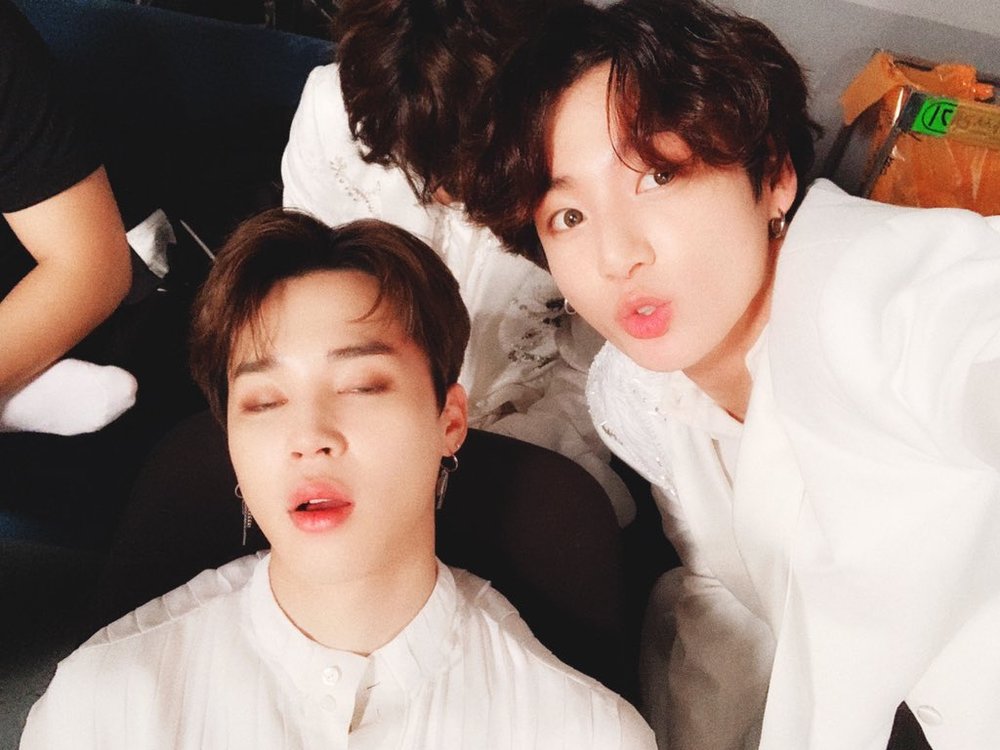 BTS members celebrated Jimins birthday in a pleasant way.BTS Jimin celebrated his 25th birthday on October 13; on that day, other members celebrated Jimins birthday by posting photos of each of them on the official BTS Twitter.First, Jin said, I wrote for three hours to celebrate Jimins birthday. He released a picture of the phrase written in handwriting, Happy birthday and Seokjin Lee brother.Sugar said, Happy birthday to Jimin.I hope you will eat a lot this year and grow tall. RM released a picture of Jimin sitting on the riverside with an article entitled Happy Birthday, Mr. Jimin .Jungkook apologized repeatedly, releasing a bizarre photo of Jimin. Jungkook said, Happy birthday to Jimin!And I am sorry and I am sorry to do something, but I am sorry # I am still sleeping # I am sorry # I am sorry # I am so sorry # I am sorry for the smile # I am sorry # I am sorry.Jay Hop released a playful daily photo of Jimin with the article Happy Birthday to our beautiful Jimmy, go to Korea and eat delicious.V released a picture of Jimin blowing his eyes in the snow with the Tekken Tag Tournament, Happy birthday to my friend # Yes # Yes # Brother # Kim Tae Hyung # Yes # Happy birthday # # # # # # # # I will take # pretty photo #.However, after that, with the Tekken Tag Tournament called # type, Jimins face was transformed into a camera application, which made fans laugh.Lee Ha-na