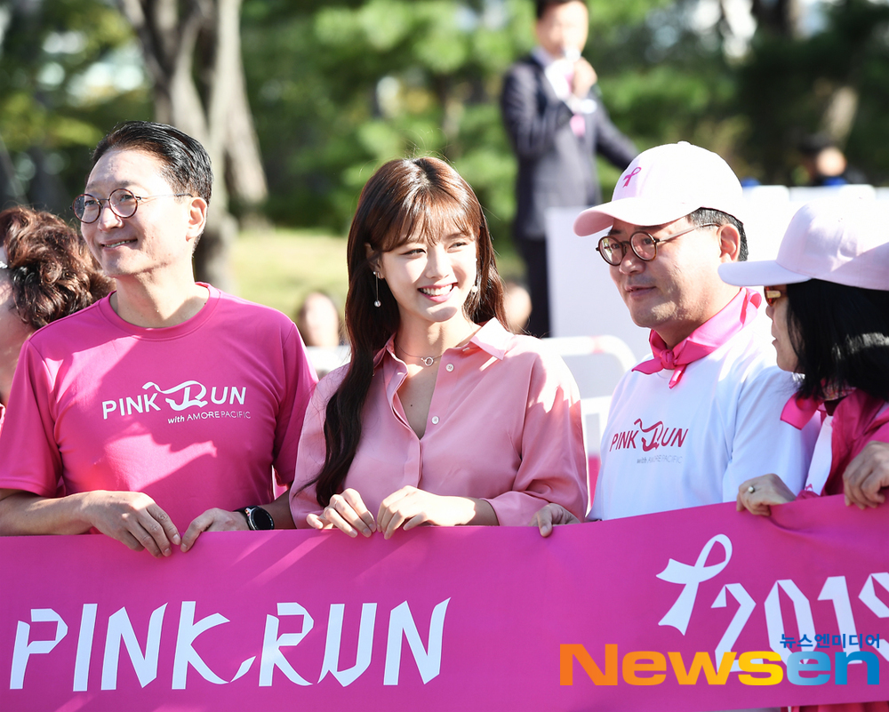 The 2019 Pink Run Seoul event was held at Yeoido Park in Seoul Youngdeungpo District on the morning of October 14.Actor Kim Yoo-jung attended the special contestant.Lee Jae-ha