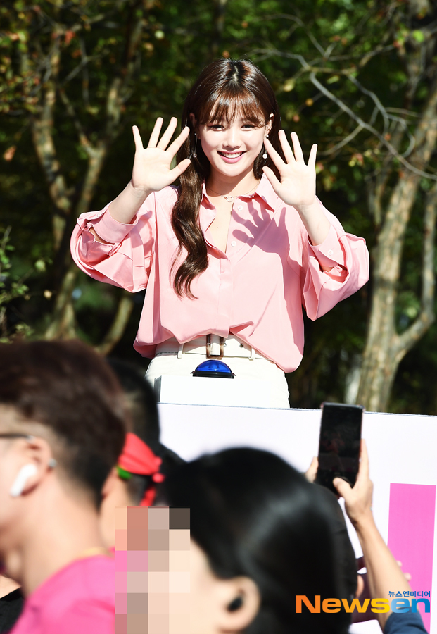 The 2019 Pink Run Seoul event was held at Yeouido Park in Yeouido-dong, Yeongdeungpo-gu, Seoul on October 13th.Actor Kim Yoo-jung attended the special contestant.Lee Jae-ha