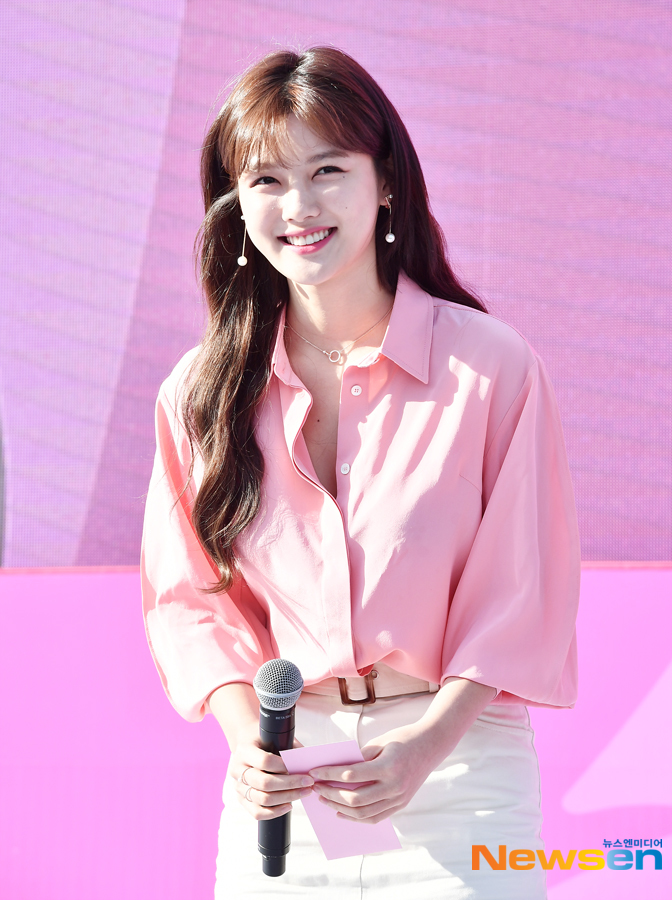 The 2019 Pink Run Seoul event was held at Yeoido Park in Seoul Youngdeungpo District on the morning of October 13.Actor Kim Yoo-jung attended the special contestant.Lee Jae-ha