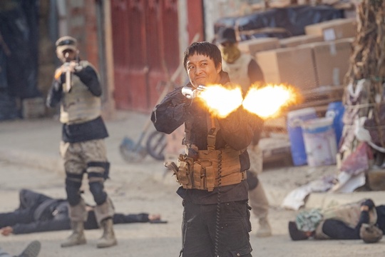 The scene of Blockbuster-class Bombardment Chase Shin, in which Vagabond Lee Seung-gi - Bae Suzy - Shin Sung-rok - Shin Seung-Hwan jumped into the battlefield of death and confronted with all his strength, received explosive response by capturing the essence of spy action that was not seen in Drama.In the 8th episode of SBSs Golden Earth Drama Vagabond (VAGABOND), which aired on October 12, after Cha Dal-gun, Bae Suzy, and Shin Sung-rok arrested Kim if (Jang Hyuk-jin), the threat of enemies seeking Kim ifs life. He was pictured in a state of engulfment.In particular, the high-quality group action scene in the second half of Morocco has soared to 11.34% of the highest audience rating, which has simply stopped everyones remote control.The 2049 audience rating also recorded 4.8%, which was more than three times higher than other works.Above all, on this day, Lee Seung-gi - Bae Suzy - Shin Sung-rok - Shin Seung-Hwan and others who tried to hide the truth by somehow killing Jang Hyuk-jin and trying to repatriate it to the country.While Cha Dal-geon jumped bare-handed and captured Kim if, along with NIS agents such as Gohari, Kitaewoong, and Kim Se-hoon, Lily (Park Ain) and Kim Do-soo (Choi Dae-cheol), who were hired to remove Kim if, started the attack.When Cha Dal-geon and Bae Suzy secretly followed the group of taewoong who had left them, Kitawoong, who witnessed the mortar of the mercenaries, stopped moving, but Lily and Kim Do-soo were shot indiscriminately.At this time, Cha Dal-gun and Bae Suzy, who sensed the danger after hearing the gunshots, joined, and faced the bullets to save Kim If with Kitaewoong, Kim Seung-Hwan and others.But in this process, he saw his team members die in front of him, and was in extreme anger.In particular, viewers cited the moment when Kiewoong turned around, blowing up the vehicle with his sleek body movements and precise aim as the most breathtaking moment & movie-like scene.In addition, Morocco local actors have created an overwhelming minister who unfolds a large-scale shooting scene and a car bomb, which has been added to many people, making them feel the essence of blockbuster intelligence action.bak-beauty