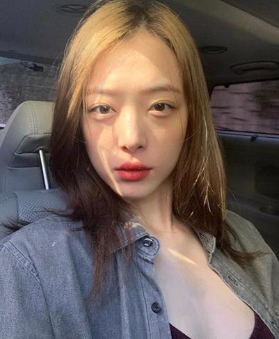 The entertainment industry also canceled the event and was saddened by the death of singer and actor Sulli (real name Choi Jin-ri).Sulli was found dead on the 14th, police are investigating, and SM Entertainment said, Sulli left us.I express my deepest condolences on the last road of the deceased. SM Entertainment colleagues are mourning and mourning Sulli, canceling the event in succession.SuperM (SuperM), which was in the process of recording a special show SuperM the Bigginning in Deokchon-dong, Seoul, stopped recording and delayed the schedule.The NCT Dream was scheduled to open a solo concert general reservation at 8 pm on the day, but decided to suspend and postpone the schedule.Super Junior, who released the 9th album at 6 pm on the day, cancels the live broadcast of V LIVE scheduled for 10 pm and participates in the memorial procession.Many entertainment colleagues as well as SM Entertainment are canceling the schedule to mourn and memorialize Sulli.Amber Liu, who worked as a f(x) with Sulli, said on her SNS: I hold off on the activity that was scheduled due to recent events.Im sorry for everyone, he posted in English.N.Flying agency FNC Entertainment announced the cancellation of the showcase schedule for the release of N.Flyings new album Yaho (), which was scheduled for 2 pm on the 15th, and said, We and N.Flying express their deepest condolences to the sad vivo of the entertainment industry.I apologize for the sudden cancellation of the schedule. A beauty brand collaboration event, in which Kim Yoo-jung was scheduled to be in photocall, was also canceled.In addition, SF9, IZ, and New East are mourning and mourning by canceling online and mobile live broadcast schedules.