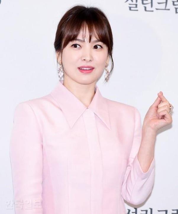 Two Flaminglers who harassed actor Song Hye-kyo were handed over to Prosecution.According to the police, the police in Bundang, Gyeonggi Province, sent netizen A and B to Prosecution for prosecution of defamation and insult charges under the Information and Communication Network Act.In June, when Song Hye-kyo and Song Jung-kis divorce was announced, A is accused of defaming Song Hye-kyo by posting false facts about Song Hye-kyo, and Mr. B is accused of insulting him by posting malicious comments on Internet articles.On July 25, Song Hye-kyo agency UAA filed a complaint with the Bundang Police Station against a number of people who were clearly accused of defamation and insults.Song Hye-kyo said, We will respond hard without any choice or agreement. We hope that the writing will no longer hurt people and suffer.Police said that 13 of them were not traced, including the fact that they had already withdrawn from the site, and only two people, including A and B, who were identified, were handed over to Prosecution.