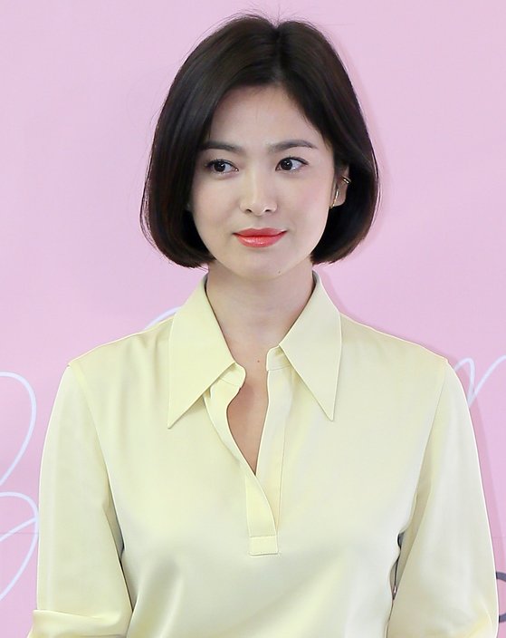 Flaming in Song Hye-kyo divorce article, rumored on blog...Police, sends two indictments Song Hye-kyo filed a complaint with the Police in Bundang in July after malicious comments were posted on the article after his divorce was known.At that time, 15 Internet IDs were distributed to Police, specifying explicit slander and abuse that were clearly false and malicious.Police investigated the IDs and found out the identity of A and B.When they were investigated by Police for Song Hye-kyos complaint, they were found to have written blogs and deleted articles.Police officials said, Song Hye-kyo has 15 IDs, but 13 IDs have not been traced, such as withdrawing from the site, so only A and B, who have been identified, have been handed over to the prosecution.