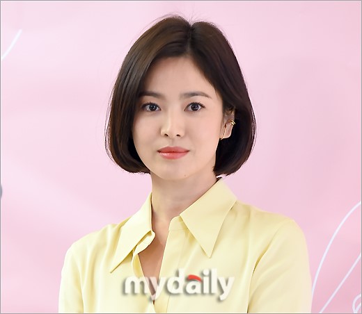 Police in Gyeonggi Province said on August 15, Netizens A 33-year-old man and 49-year-old woman B were sent to the prosecution for prosecution of defamation and insult charges under the Information and Communications Network Act.In June, when Song Hye-kyo was known to be in divorce with actor Song Jung-ki, A posted on his blog that Chinas big sponsor is a decisive reason for divorce and is accused of defaming Song Hye-kyo with false facts.Mr. B is accused of insulting Song Hye-kyo by posting malicious comments such as man-eating ghost and beautiful is like XXX ... in an online article that reported the breakup of Song Hye-kyo and Song Jung-ki at the same time.Earlier in July, Song Hye-kyo sued Police for specifying 15 Internet IDs that posted malicious comments and rumors about him.Thirteen of them were not traced, including the fact that they had already withdrawn from the site, so Police explained that only two people, including A, who was identified, were handed over to the prosecution.