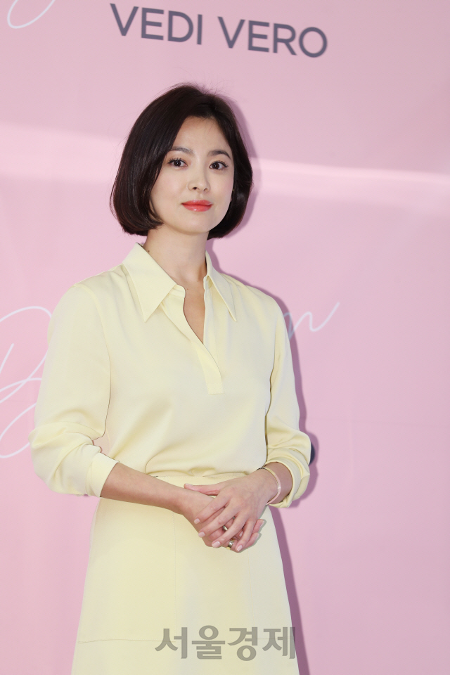 Police in Bundang, Gyeonggi Province, announced on 15th that netizen A and B were sent to Prosecution for prosecution of defamation and insult under the Information and Communication Network Act respectively.In June, when Song Hye-kyo and Song Jung-kis divorce news was announced, A is accused of defaming Song Hye-kyo by posting a post on his blog that Chinas big sponsor is a decisive divorce.Mr. B is accused of insulting Song Hye-kyo by commenting on the Internet article at this time, The ghost eating men and The beautiful thing is like XXX and Wawa.Song Hye-kyo has filed a complaint with the police in July, specifying 15 IDs that posted malicious comments and rumors.Police said that only 13 of them were handed over to Prosecution, including A, who was identified because they were not traced, such as leaving the site.
