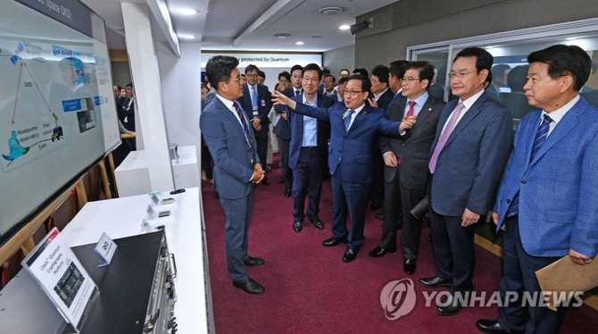 자유정보통신 이미지