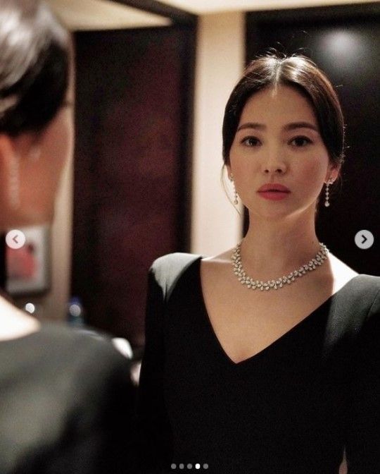 Actor Song Hye-kyo cancelled the photo event in mourning for the late SullySong Hye-kyo was scheduled to attend a jewelery brand photo call event at a department store in Sogong-dong, Jung-gu, Seoul on the afternoon of the 17th.After the divorce news in June, he was interested in attending the official ceremony in Korea in four months.However, the jewelery brand marketing company, which is in charge of the event, said on the 16th, I think it is necessary to cancel the photo call event scheduled for the 17th due to the sudden entertainment industrys Vivo.It is an important promise and an event prepared by all the people concerned to carry out a satisfactory event, but it was decided that the cancellation decision was correct in expressing condolences.As the head office of the progressive brand is overseas (France), the arrangement has been delayed due to time lag. I ask for a wide understanding, asking for understanding on the sudden decision. Song Hye-kyo, who decided to digest the domestic schedule in four months, was reported to have decided to cancel the event after seeing his fellow entertainment colleagues Vivo.He expressed his intention to join the mourning with his heart.Song Hye-kyo is looking for his next film after the TVN drama Boyfriend, which last January.