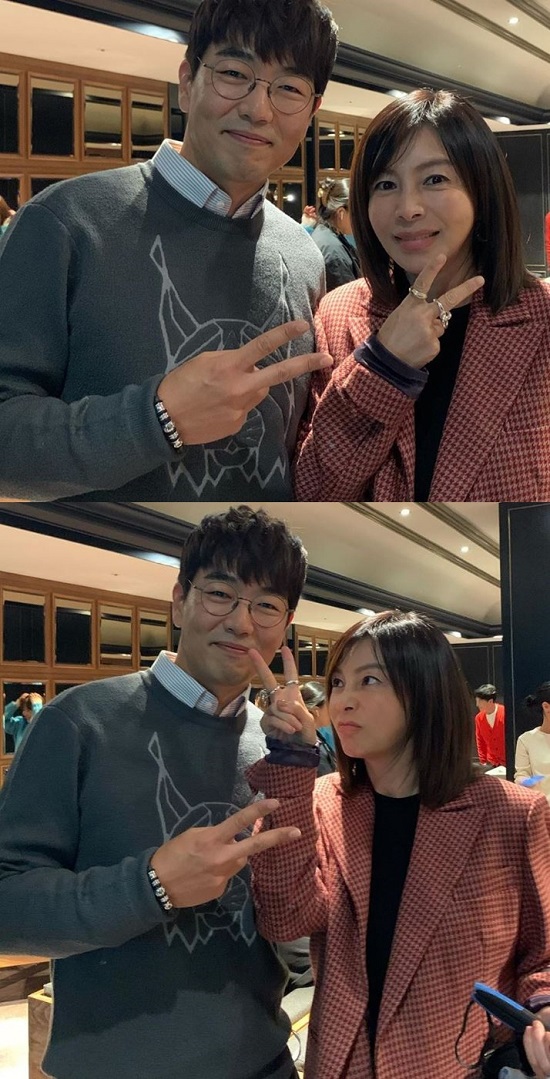 <p>Hwang Shin Hye in the last 15 days, his Instagram is “#Ill do it twice #vip premiere really only meet on the way to the shower #movie Platinum spin on the #for or #Jong Hyuk #HollywoodActor #axis patent for”the letters with the pictures showing.</p><p>With this new reform, and then to take photos and Hwang Shin Hye of captures there. Especially he This kind of reform, towards the mischievous facial expressions, and eye-catching.</p><p>Meanwhile, Lee Jong Hyuk movie The Bourne series spin-off drama Treadstone(Treadstone)to Hollywood in advance of.</p>