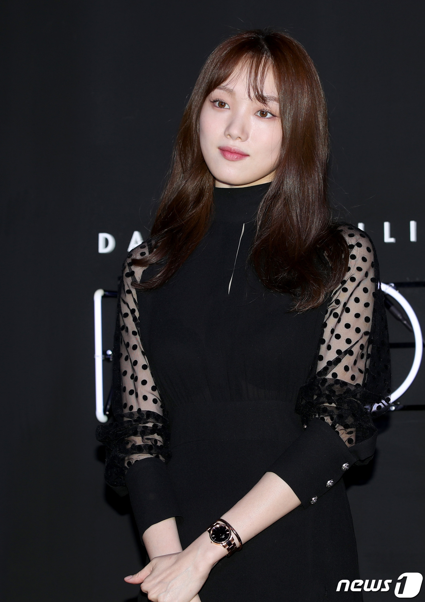Seoul=) = Actor Lee Sung-kyung poses for a photo event at a store in Seoul Samcheong-dong on Thursday afternoon.October 17, 2019
