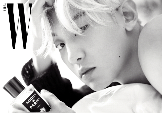 Chanyeol, who decorated the November issue of fashion magazine W Korea, emanated the charm of bold and sophisticated men with sensual eyes.In addition, he created an exotic atmosphere in Milan, Italy, and expressed his classical charm perfectly with his own personality and created a unique atmosphere.Through this picture, Chanyeol is the back door that he has been actively shooting more than ever, such as digesting the concept of a completely different feeling from the picture he has photographed so far and revealing what flavor is good for his taste.On the other hand, EXO Chanyeols picture can be found in the November issue of W Korea and the official website.