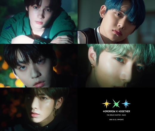 [Entertainment Team] TOMORROW X TOGETHER (Subin, Fed, Bum-gyu, Taehun, and Huning Kai) announced the imminent comeback by releasing the second teaser of their first full-length album title song.TOMORROW X TOGETHER presented the second teaser video of the music video (Run Away) waiting for you at the title song 9 and 3/4 of the regular 1st album Dream Chapter: MAGIC through the official website and company SNS channel today (17th).The public image begins with the appearance of member Taehun standing in the middle of the hallway where many students come and go.The close-up scene of the five members staring at the camera with deep eyes appears in the middle of the video and collects a mysterious atmosphere.Following the first teaser that shows the concept of this album, the second teaser video is showing the title song sound source and the energetic performance of the members for the first time, raising expectations for the first full-length album.TOMORROW X TOGETHER will release its first full-length album Dream Chapter: MAGIC on the 21st.On the same day, at 7 pm TOMORROW X TOGETHER Welcome Back Show presented by Mnet, the title song stage will be released for the first time.(PHOTOS: Big Hit)news report