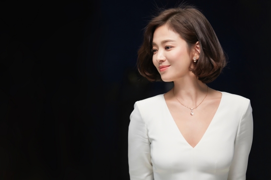 France jewelery brand Shome (CHAUMET) has announced its official position regarding the cancellation of Actor Song Hye-kyos photocall event.I once again express my understanding of the part that hastily delivered the cancellation of the official photo call event yesterday, Shome Korea said on Thursday.Song Hye-kyo was originally scheduled to attend a show photo call at 2 p.m. on Thursday at Avenuel, the head office of Lotte Department Store; the organizers reported news of the cancellation of the event the day before.However, the brand said, The time difference with France headquarters has delayed the delivery of the situation, and we are confused.The informal event this evening will be attended by Shome Global Executive and Ambassador Song Hye-kyo, said an official from the company.Song Hye-kyo plans to only digest a minimum schedule.