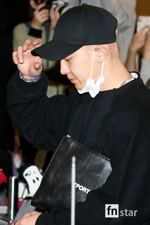 Group EXO departed for Japan via Gimpo International Airport on the afternoon of the 17th to attend the EXO Planet #4 - Exploration (EXO PLANET #5 - EXploration) Concert.